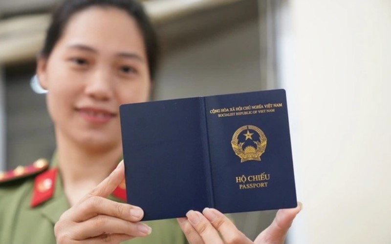Đến trực tiếp cơ quan thẩm quyền tại Hà Nội để xin cấp passport
