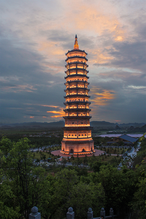 Bảo tháp cao nhất Đông Nam Á lung linh tại Bái Đính