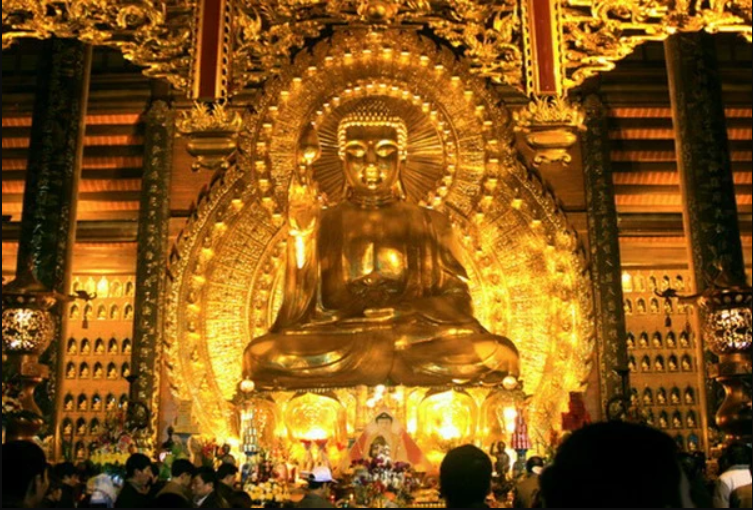 Bức tượng Phật bằng đồng dát vàng lớn nhất Châu Á