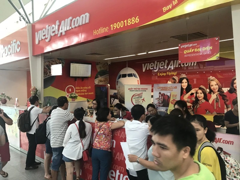 Hành khách bức xúc vì Vietjet hủy chuyến bay liên tục