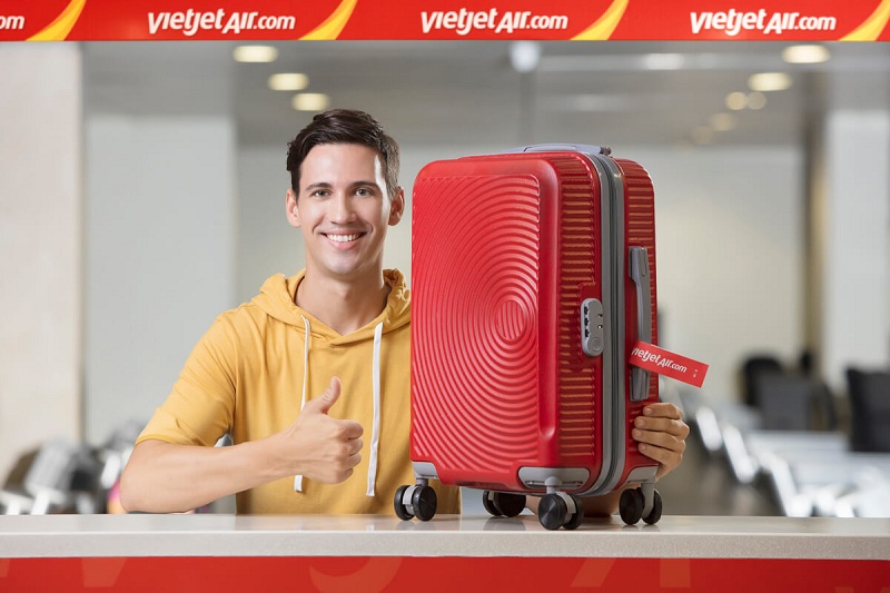 Thực hư việc nhân viên Vietjet hất hành lý của hành khách