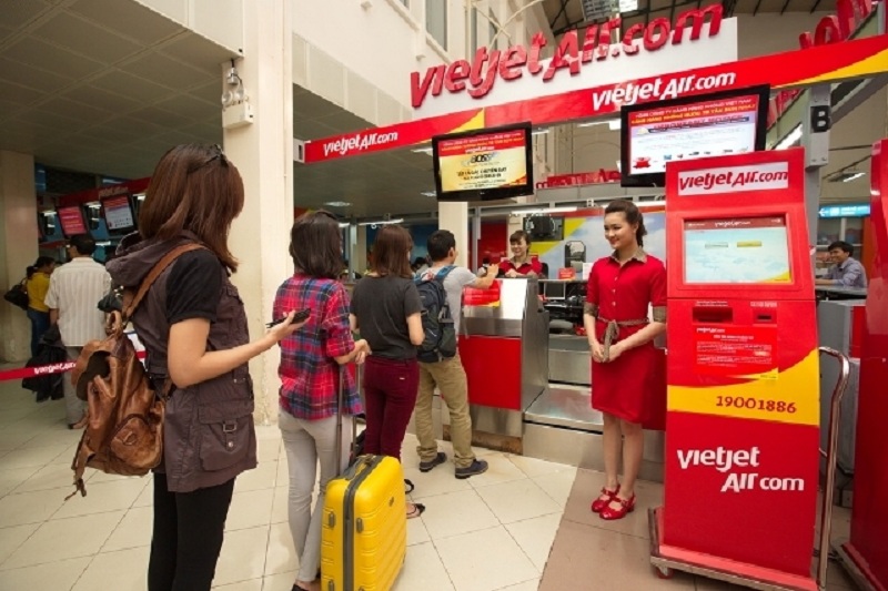 Vietjet xử lý vụ việc nhân viên hất hành lý