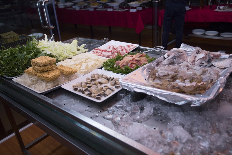 Làng Ngói - Buffet hải sản Hạ Long.