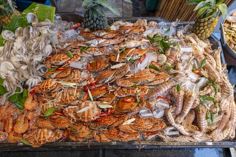 Thỏa sức đắm chìm trong thế giới hải sản tại buffet hải sản Sen Hà.