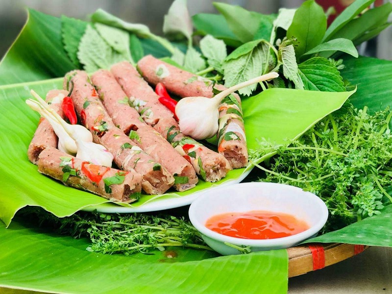 Nem chua Quảng Yên là đặc sản Hạ Long có hương vị đặc biệt.