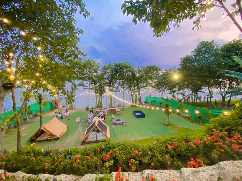 TBS là một khu vườn ven sông - một điểm picnic Hà Nội có khung cảnh xinh đẹp.