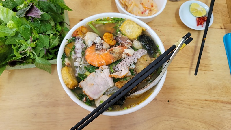 Bún hải sản Bà Châm.