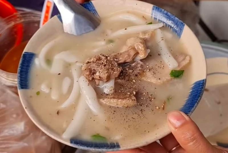 Bánh canh bột xắt.